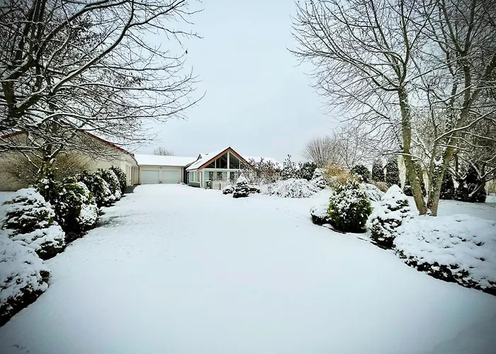 200m2 Avec Piscine Chauffee & & Sauna & Kota-grill